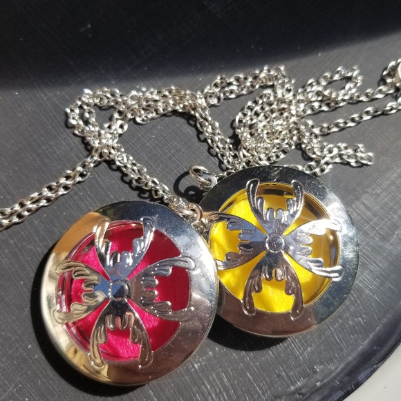Set of 2 Flower Diffuser Lockets - Picture 2 of 5
